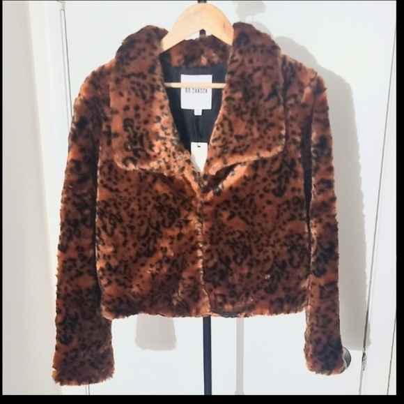 BB Dakota NWT Leopard Faux Fur Jacket Women’s Small Cropped Statement Coat - Picture 4 of 9